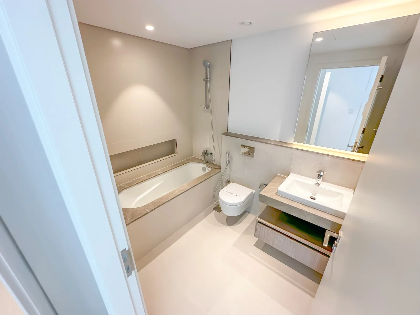 VUE MER/CHILLER FREE/ÊTRE LE PREMIER LOCATAIRE – Appartement DUBAI (9/14)