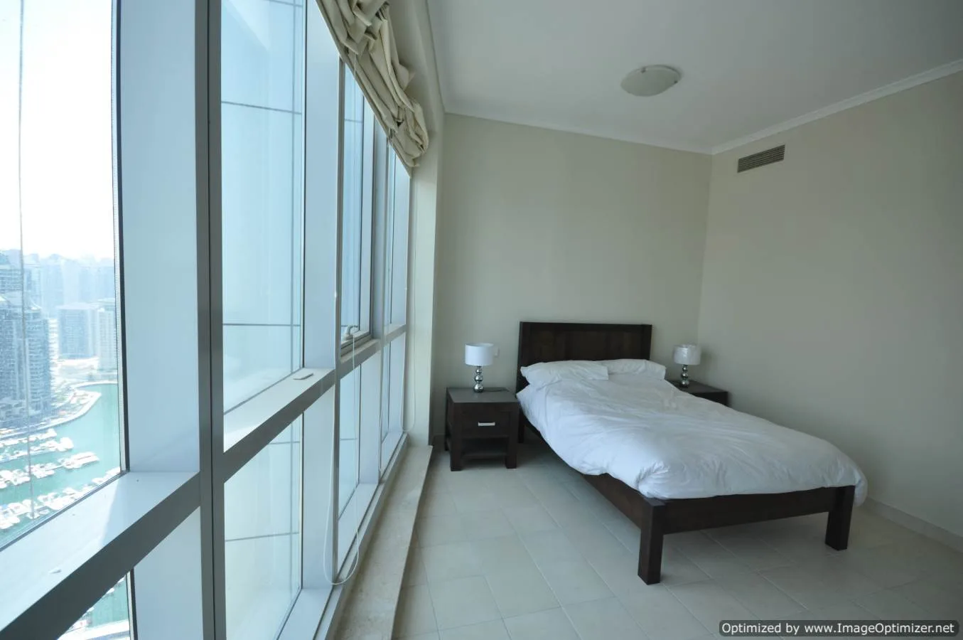 bedroom1-1590747497413 Splendide appartement 3 pièces à la Marina – Appartement Dubai (9/10)