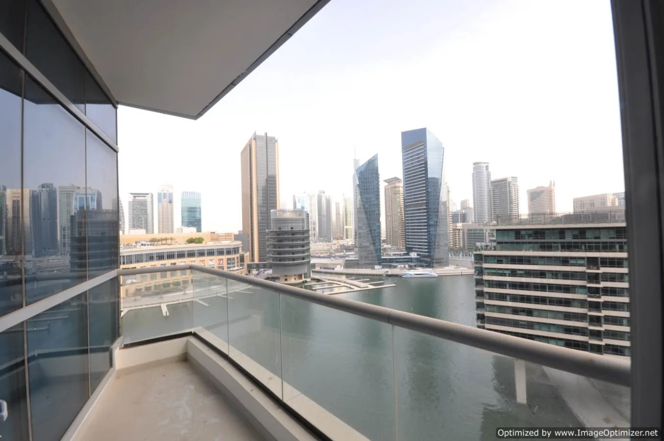 balcony-1590742483466 Joli Studio avec balcon et vue mer à Dubai Marina – Appartement Dubai (4/5)