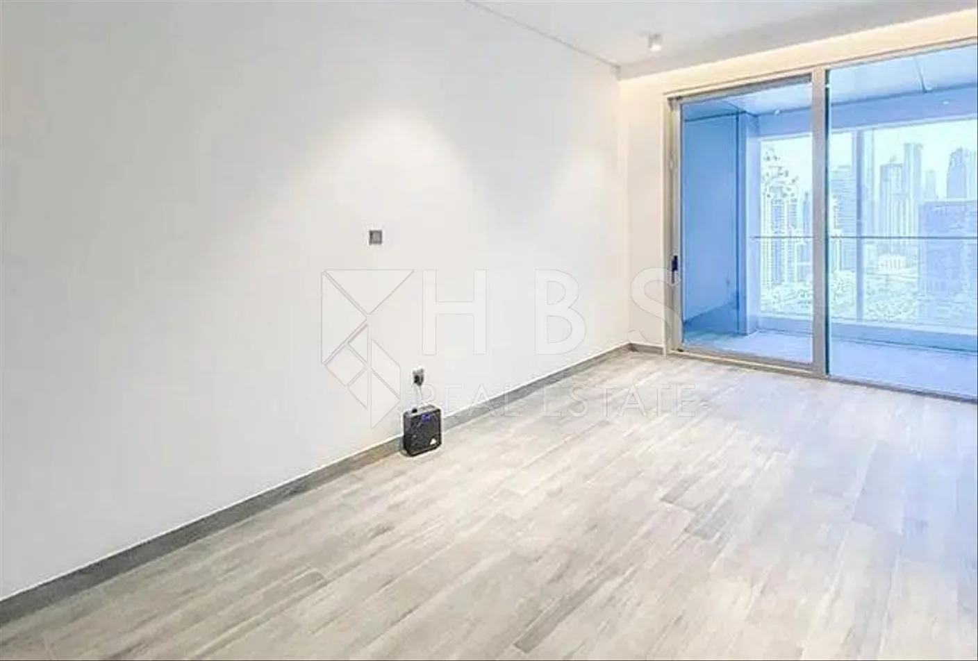 Vue partielle du MBR | Vue du quartier | Rez-de-chaussée Appartement