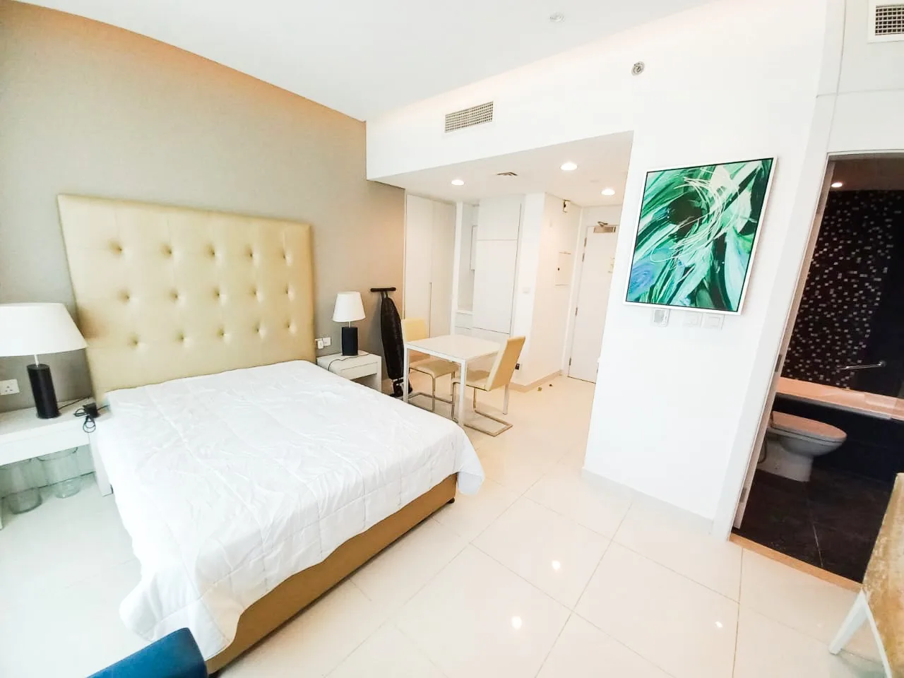 VUE sur le CANAL / ÉTAGE ÉLEVÉ / MEUBLÉ – Appartement DUBAI (3/9)