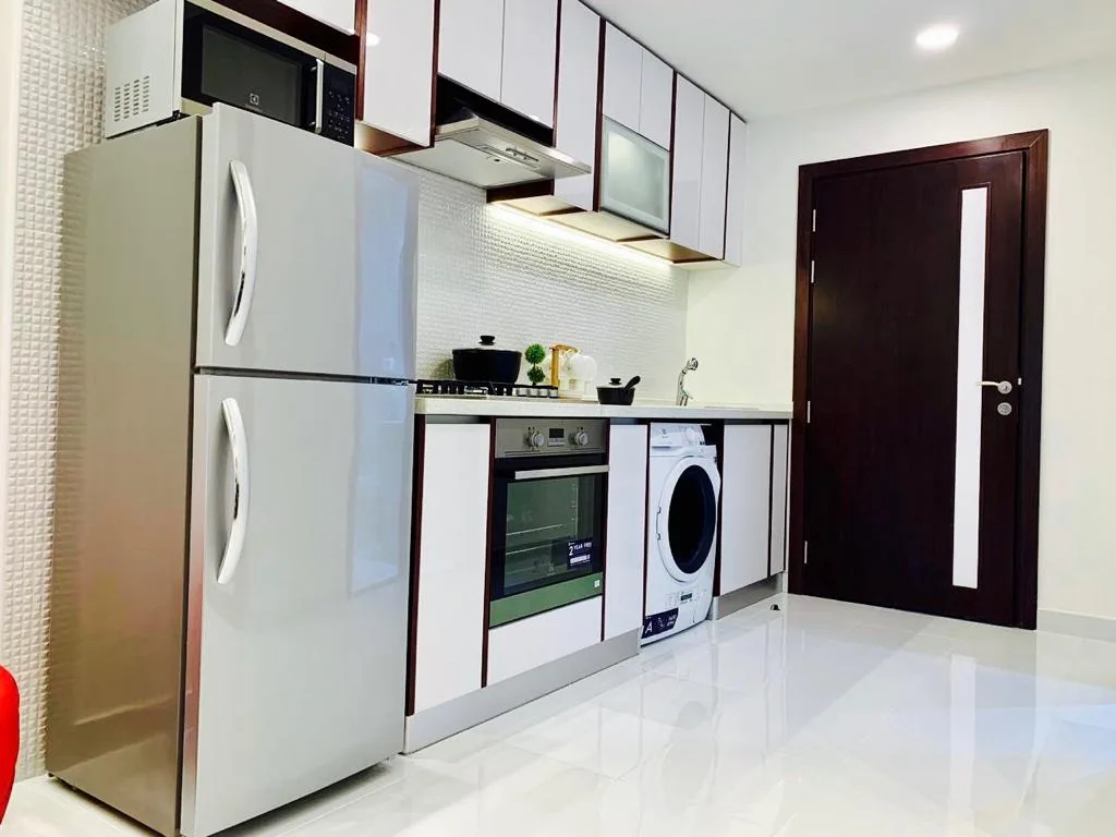 Studio avec vue sur piscine - neuf semi-meublé - résidence Wavez by Danube. Appartement Dubai (1/9)