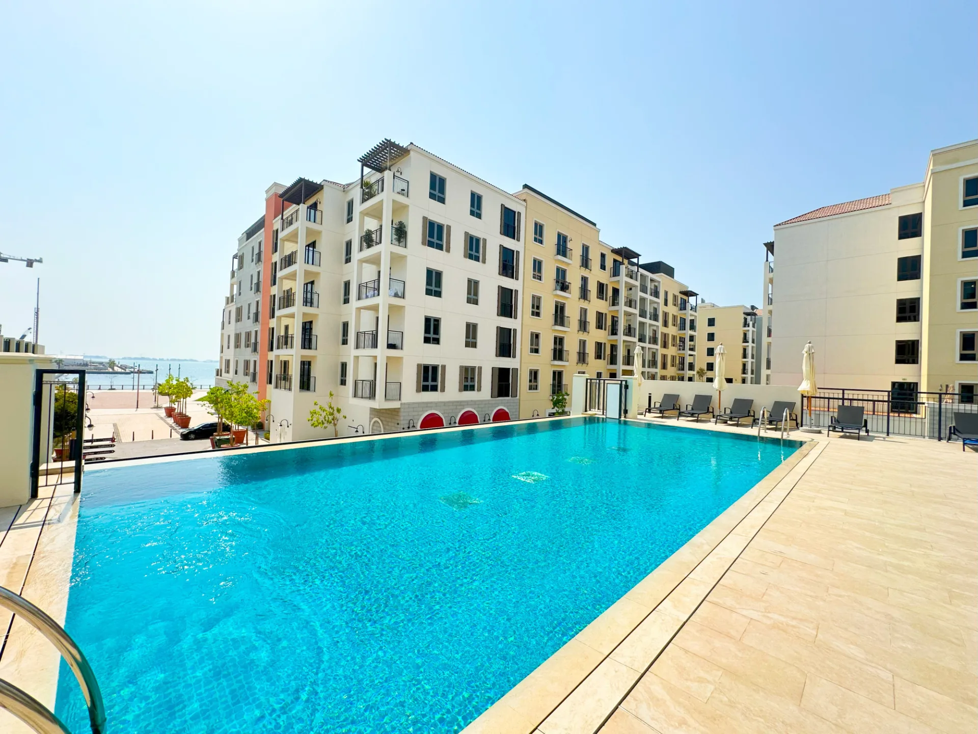 BORD DE MER / ÉTAGE ÉLEVÉ / MEUBLES DE LUXE – Appartement DUBAI (4/20)