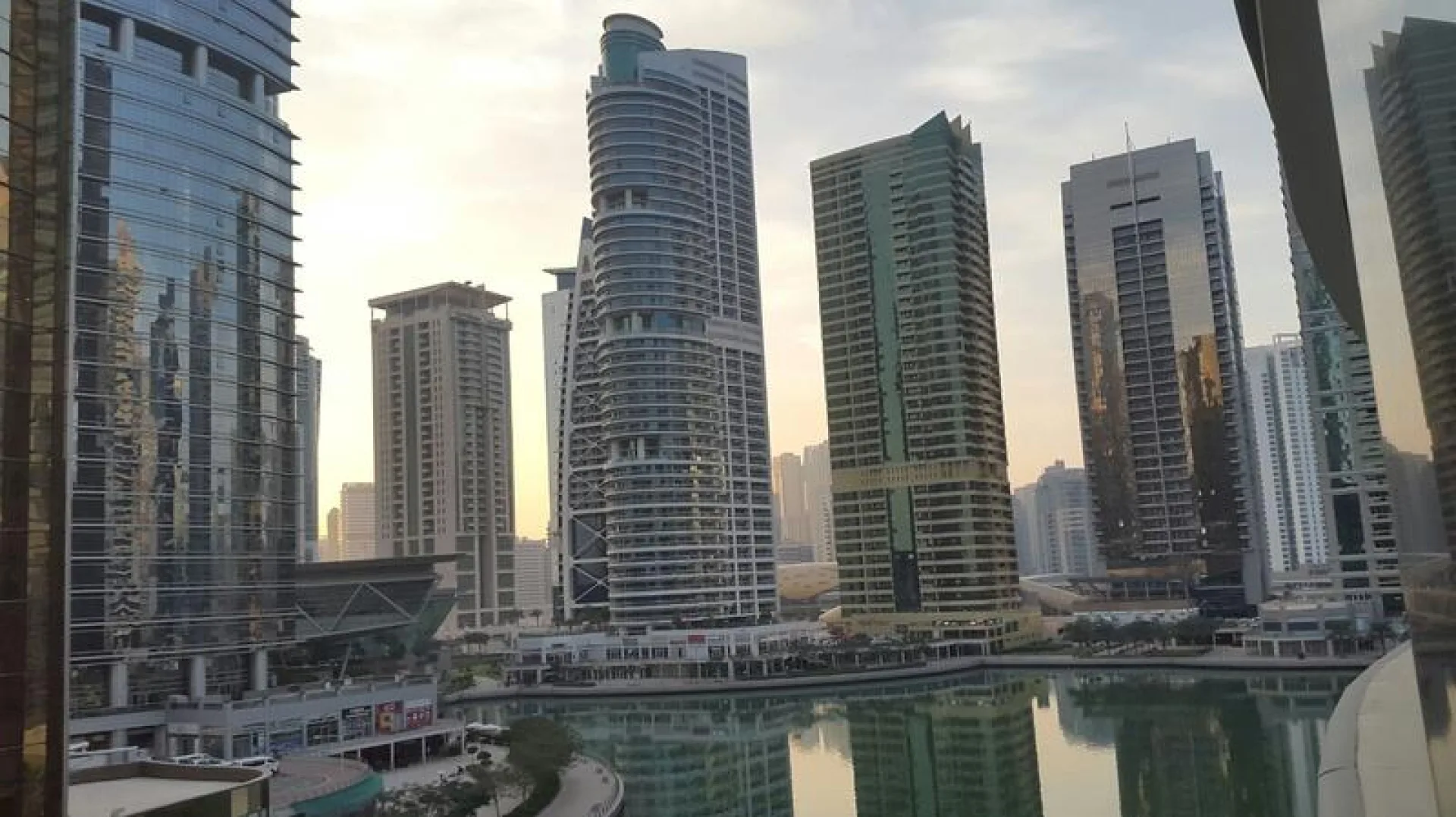 Large Studio en vente, vue spendide sur le lac – Appartement Dubai (6/6)