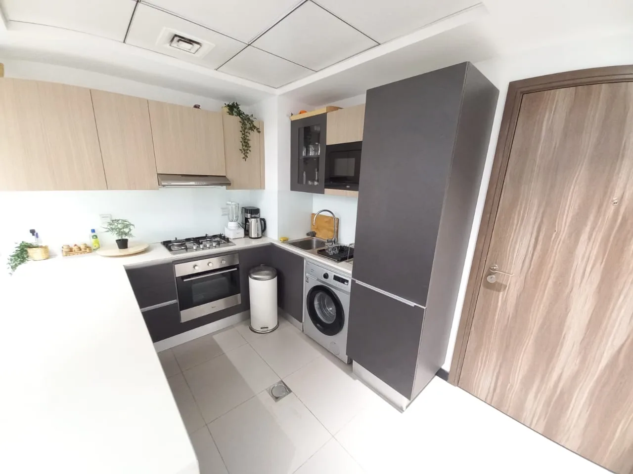 27716-WhatsApp-Image-2022-12-16-at-10.57.28-2 Vue sur la piscine | Spacieux | Meublé 1 BHK à louer – Appartement Dubai (6/11)