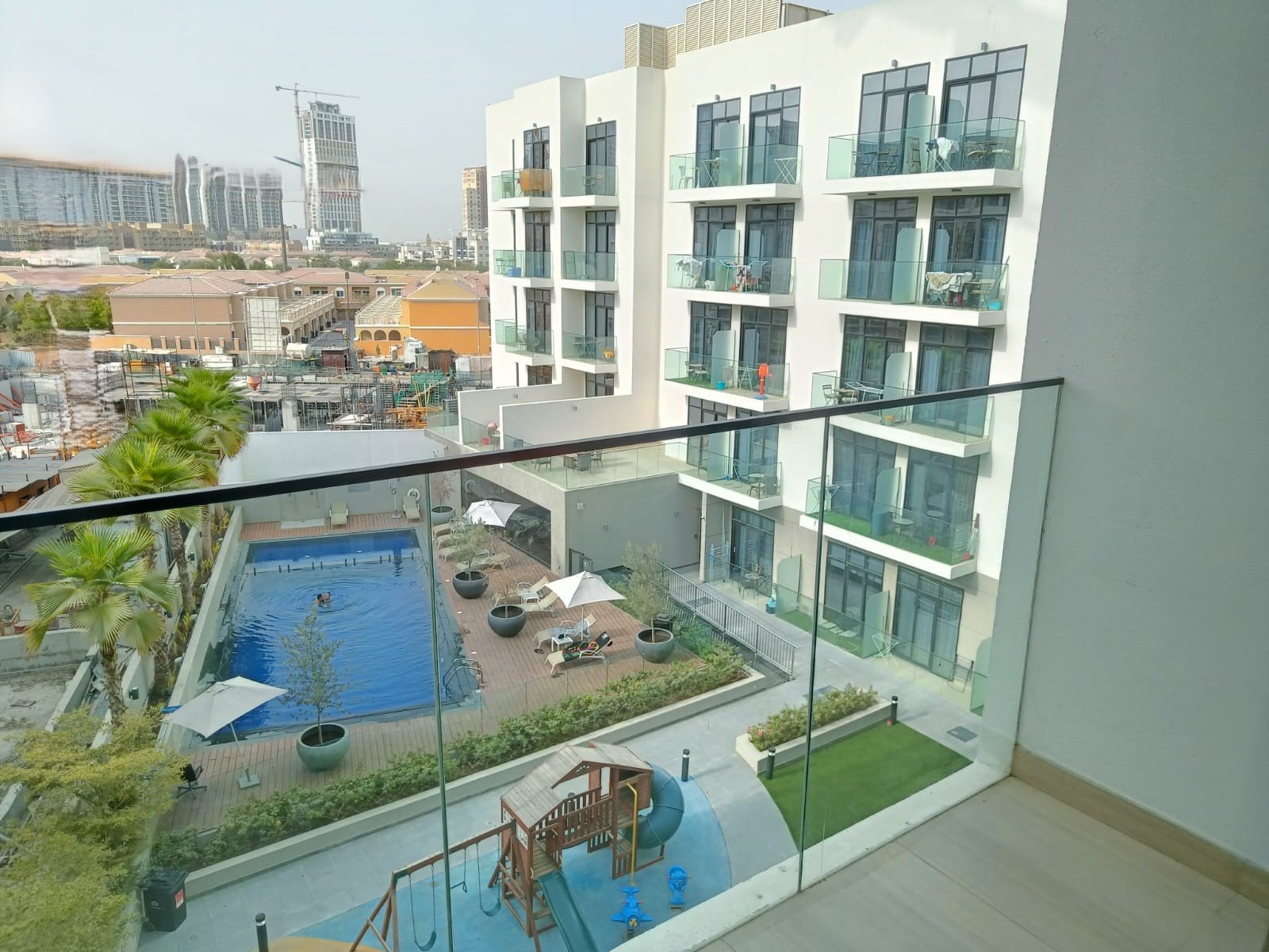 Vue sur la piscine | Aménagement moderne | Emplacement privilégié Appartement