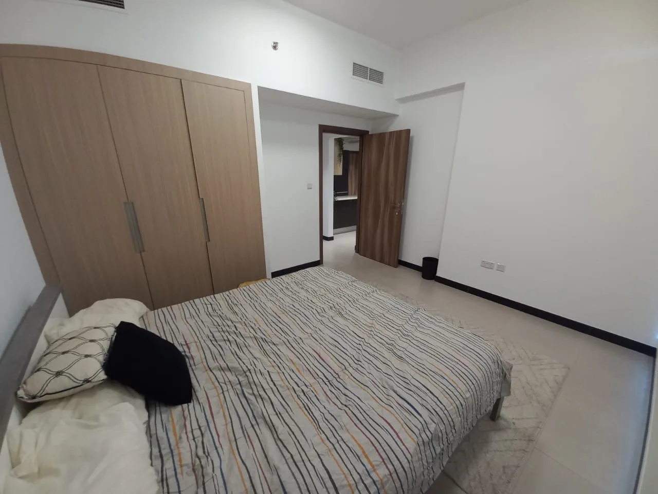 27711-WhatsApp-Image-2022-12-16-at-10.57.27-5 Vue sur la piscine | Spacieux | Meublé 1 BHK à louer – Appartement Dubai (8/11)