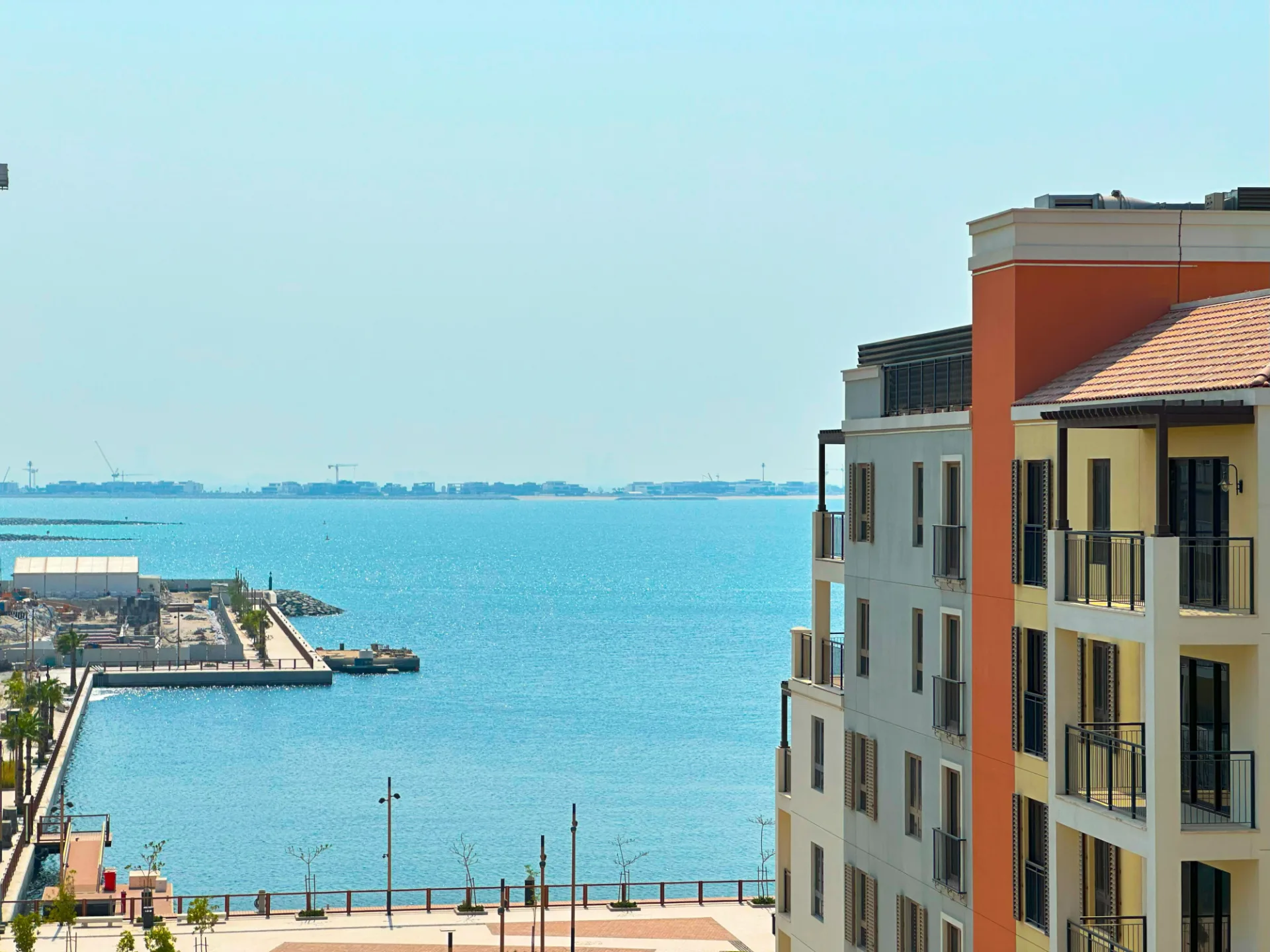 BORD DE MER / ÉTAGE ÉLEVÉ / MEUBLES DE LUXE – Appartement DUBAI (1/20)