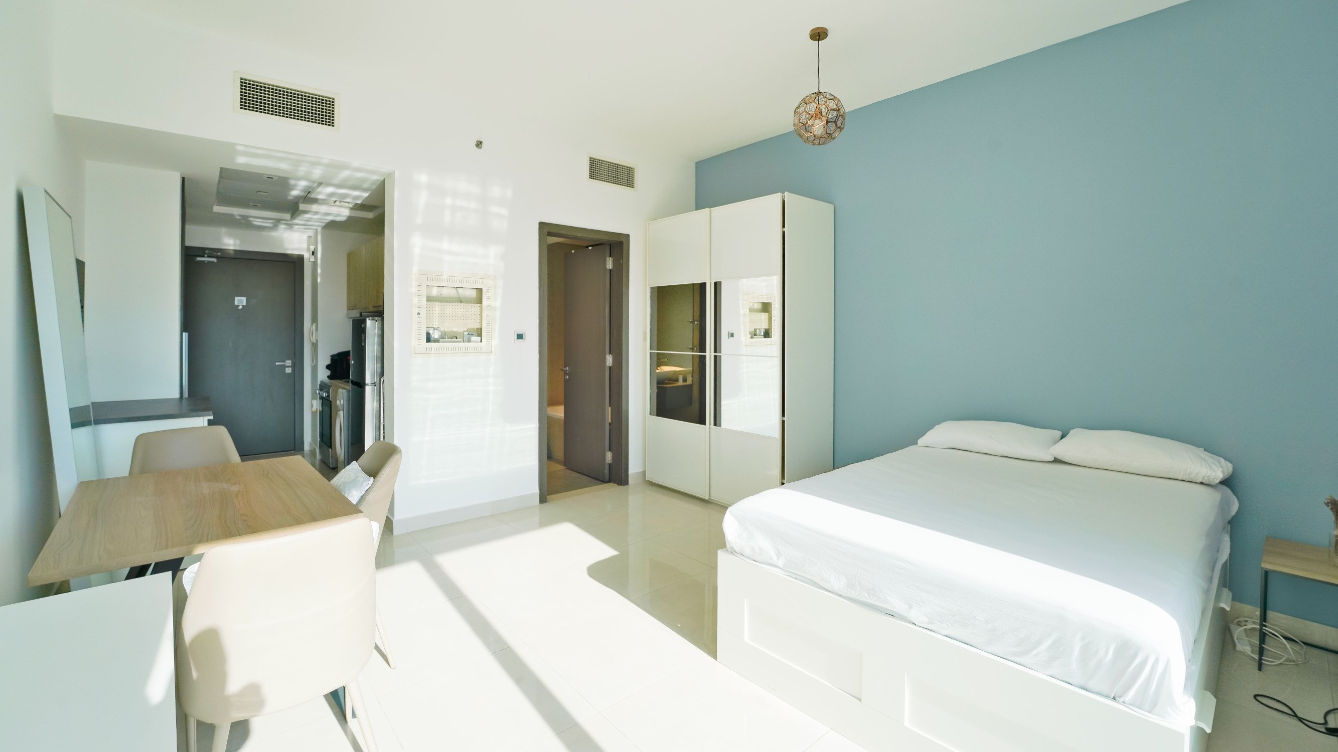 ENTIÈREMENT RÉNOVÉ | MEUBLÉ | ESPACE GÉNÉREUX Appartement