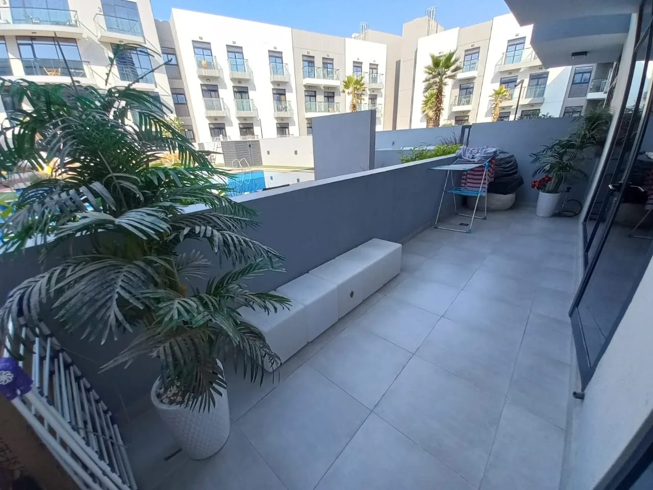 27710-WhatsApp-Image-2022-12-16-at-10.57.27-4 Vue sur la piscine | Spacieux | Meublé 1 BHK à louer – Appartement Dubai (2/11)