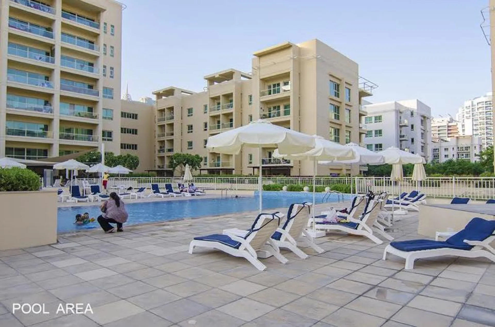3 ch + bureau + cour intérieur – Appartement Dubai (8/9)