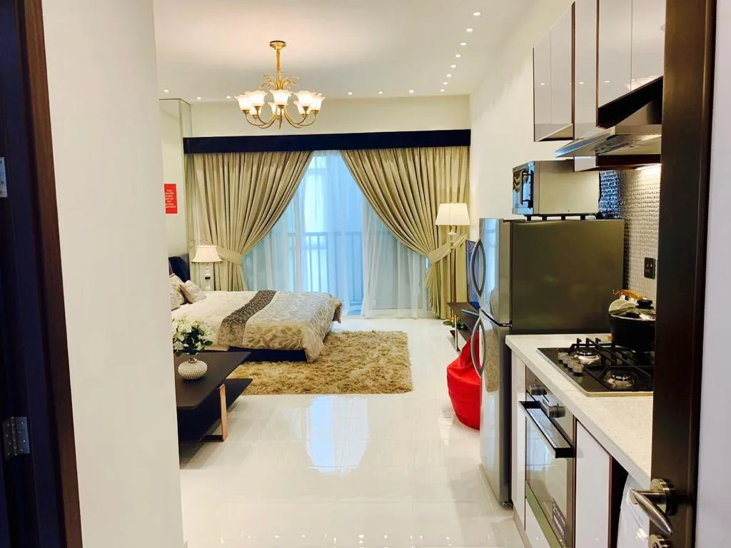 Studio avec vue sur piscine - neuf semi-meublé - résidence Wavez by Danube. Appartement Dubai (8/9)
