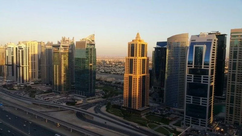 Grand appartement 2 chambres avec vue impressionante à la Marina – Appartement Dubai (8/8)