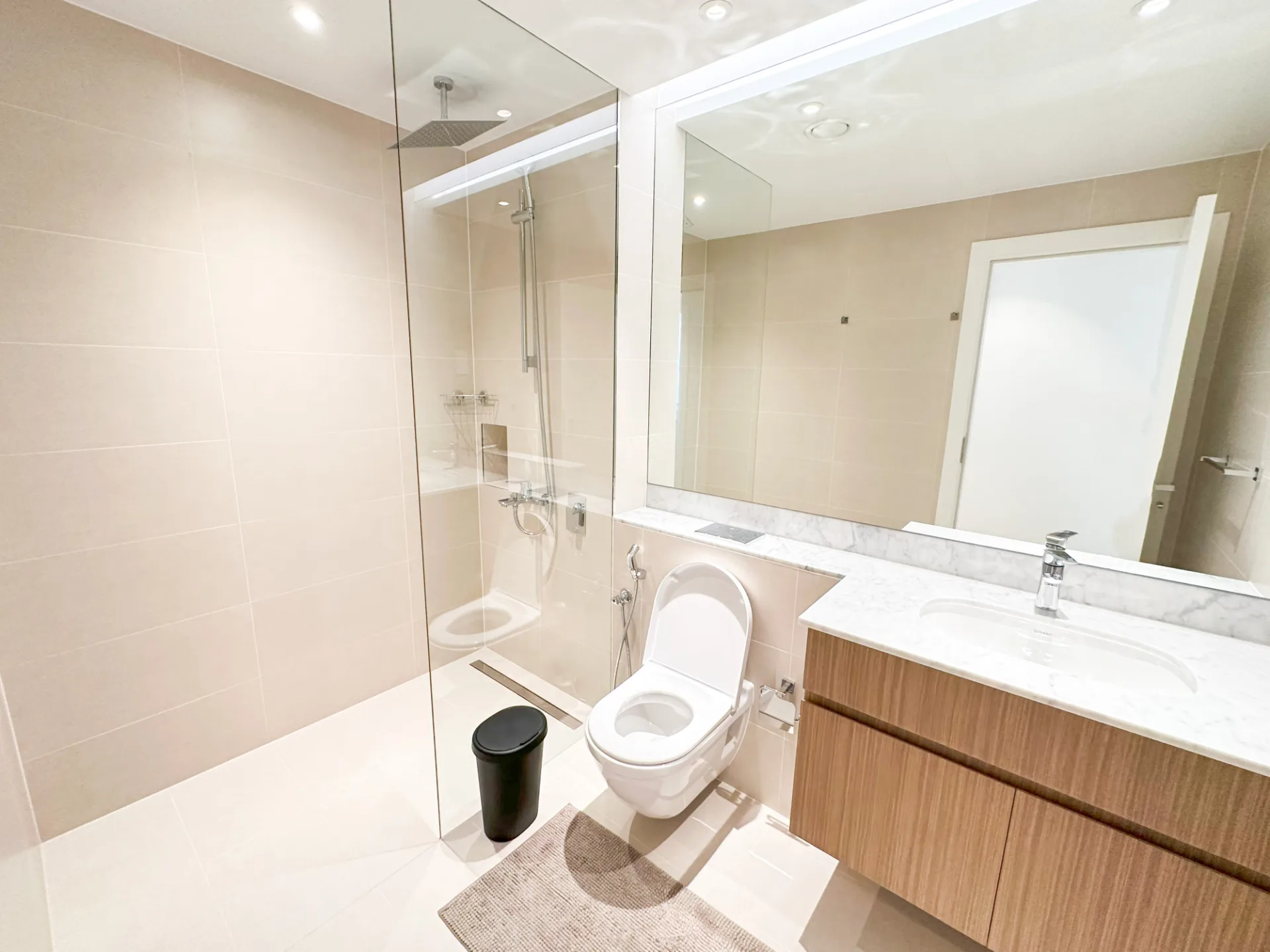 BORD DE MER / ÉTAGE ÉLEVÉ / MEUBLES DE LUXE – Appartement DUBAI (16/20)
