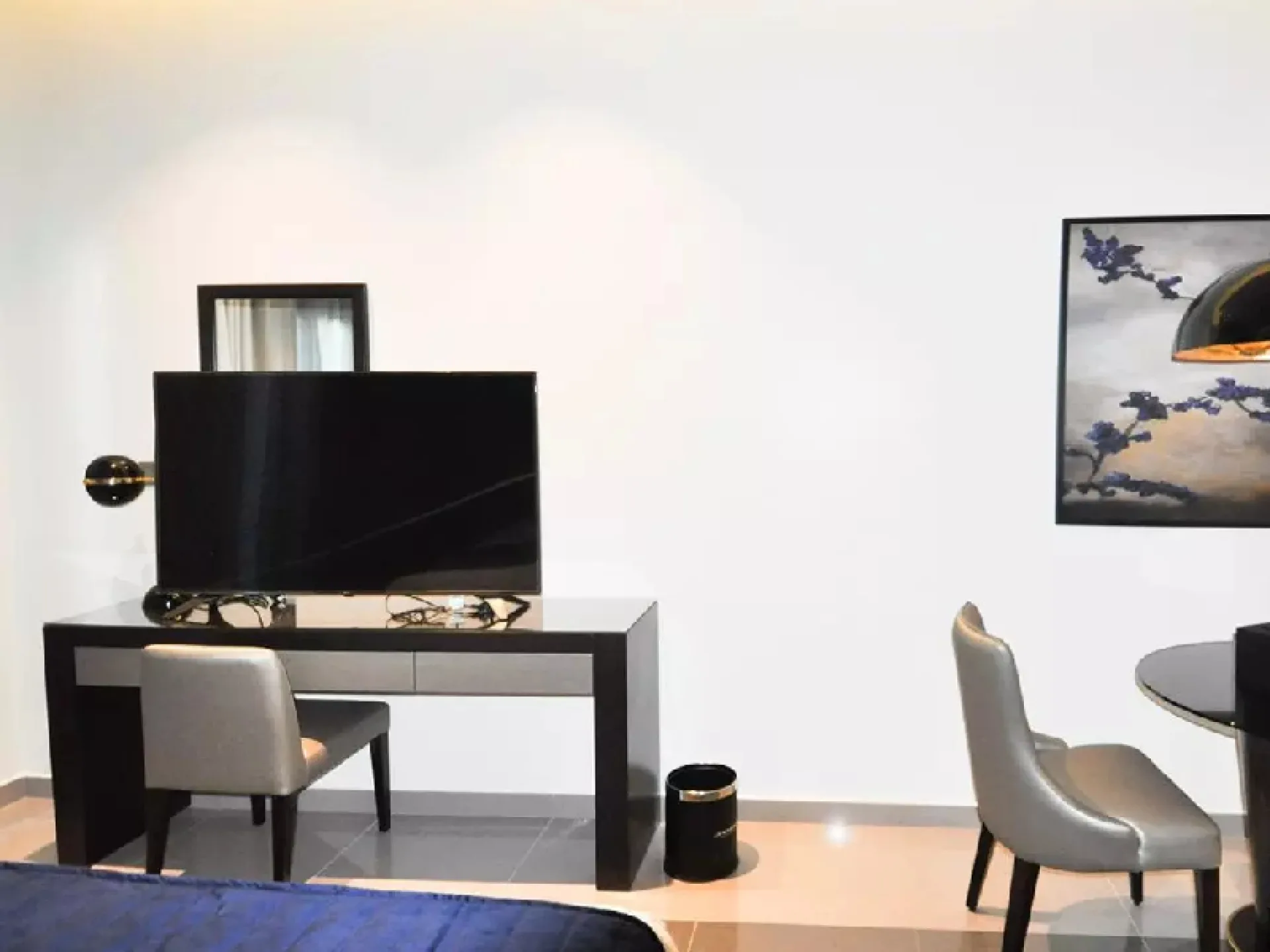 STUDIO MEUBLÉ DE 45 M2 À 5 MINUTES DU CENTRE – Appartement Dubai (5/10)