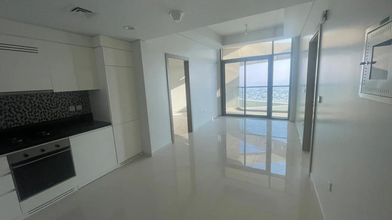 Vue sur la Skyline et le Burj Al Arab depuis un étage élevé – Appartement Dubai (2/9)