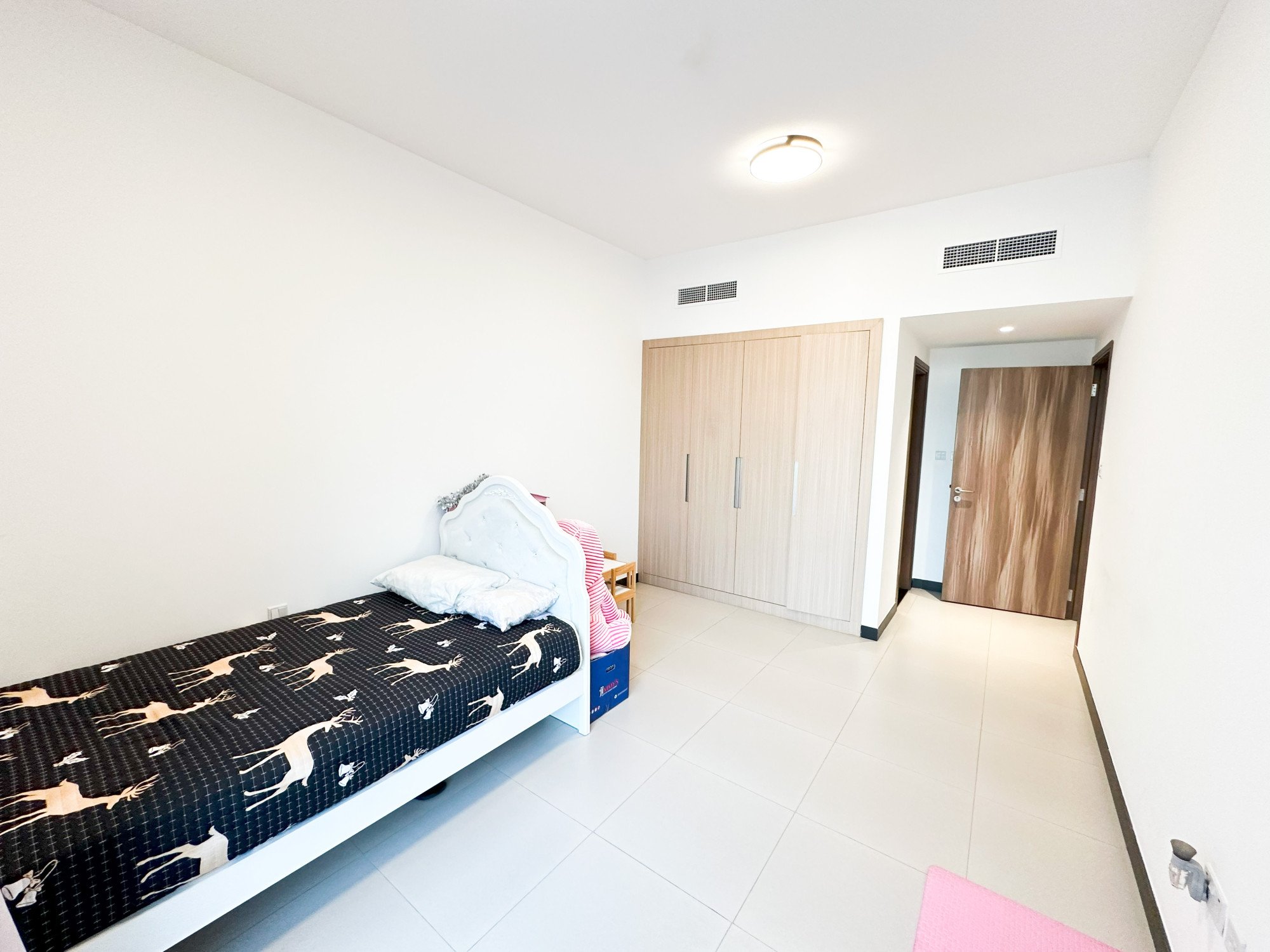 Vue sur la piscine / Meublé / Bien entretenu Appartement