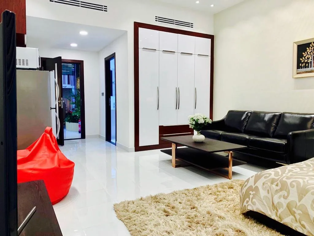 Exclusivité/Revente: Belle opportunité studio neuf semi-meublé - résidence Wavez by Danube. Appartement Dubai (1/7)