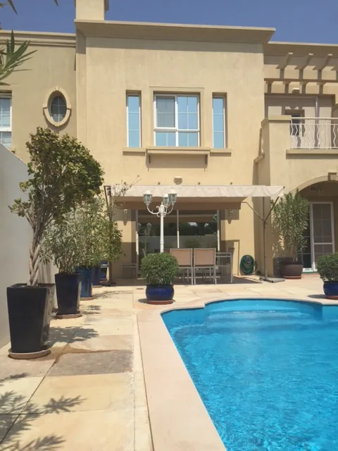 Superbe villa lumineuse, avec piscine dans un des plus beaux quartiers résidentiel de Dubai – Villa Dubai (17/30)