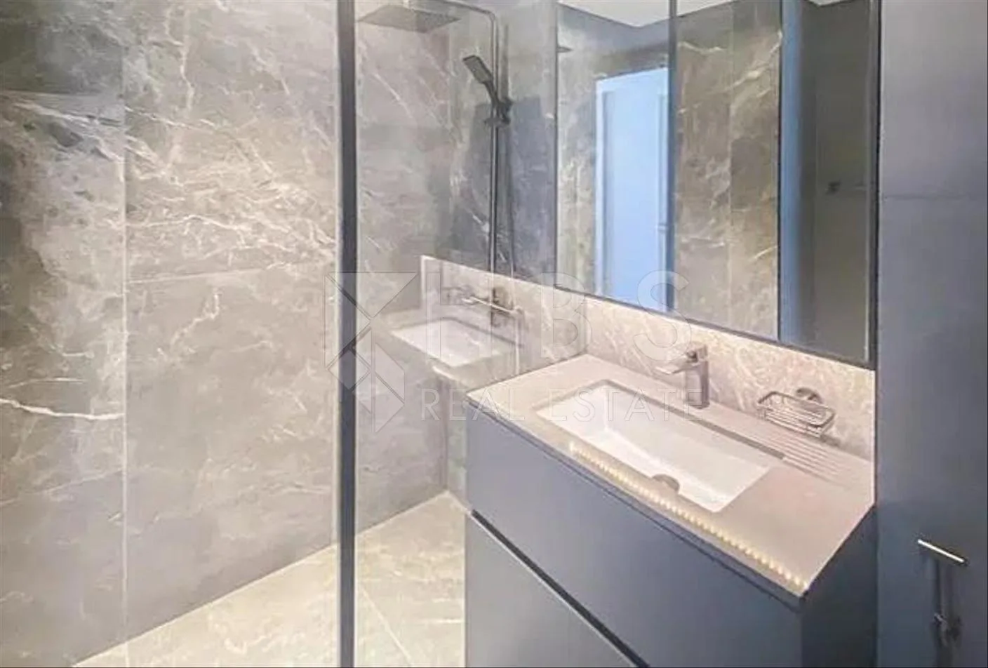 Vue partielle du MBR | Vue du quartier | Rez-de-chaussée Appartement